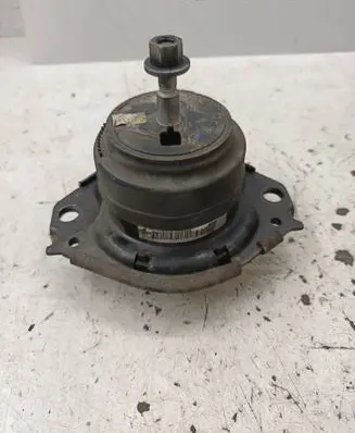 Jeep Grand Cherokee Engine mount bracket 