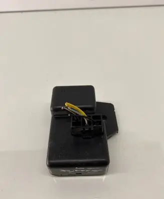 Subaru Forester SF Window wiper relay 3300120517