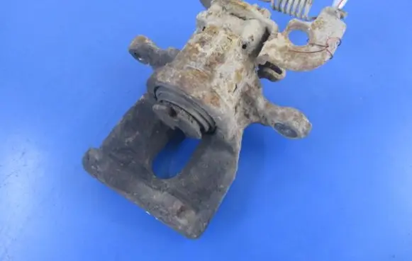 Ford Mondeo Mk III Rear brake caliper