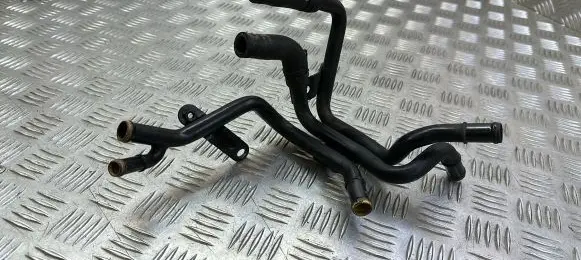 Volkswagen PASSAT B8 Engine coolant pipe/hose