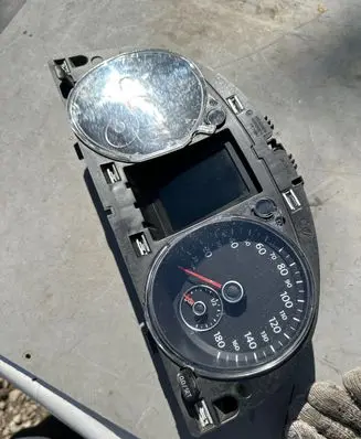 Volkswagen PASSAT B6 Speedometer (instrument cluster) A2C53238929