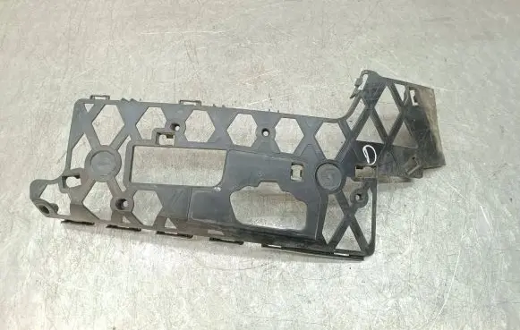 Front bumper mounting bracket