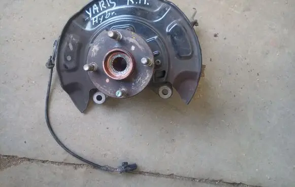 Toyota Yaris Front wheel hub