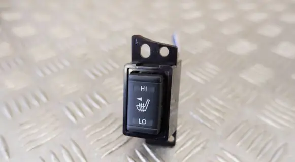 Nissan X-Trail T32 Seat heating switch 
