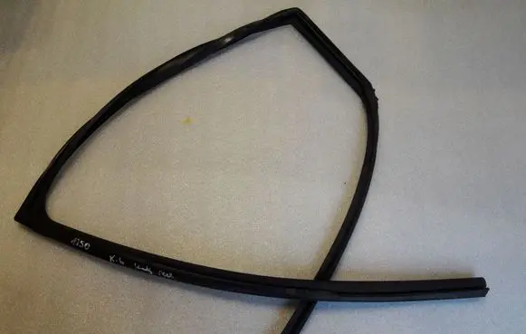 Renault Kadjar Rubber seal rear door window/glass 