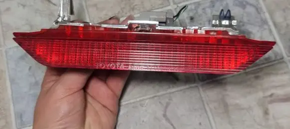 Toyota Yaris Third/center stoplight 52008
