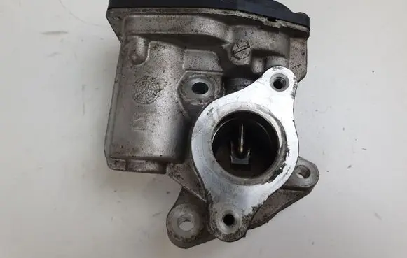 Mercedes-Benz A W176 EGR valve 147109074R H8201143495