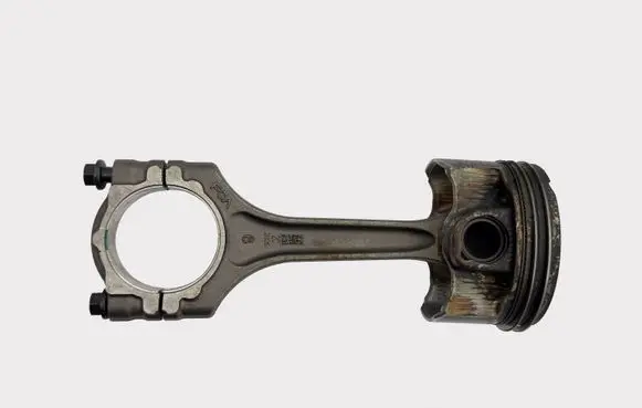 Alfa Romeo Giulia Piston with connecting rod 50050401