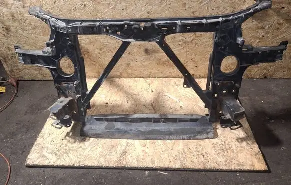 Audi Q7 4L Radiator support slam panel bracket 