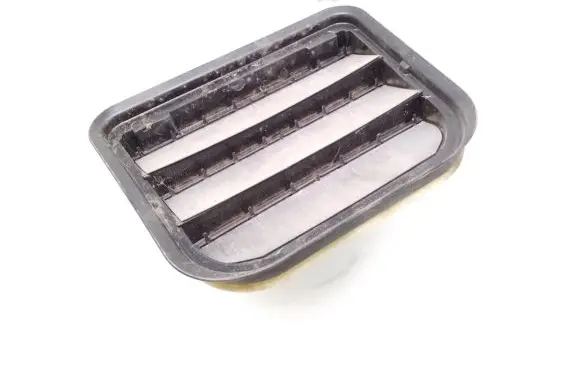 Quarter panel pressure vent