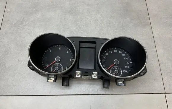 Volkswagen Golf VI Speedometer (instrument cluster) 5K7920970A