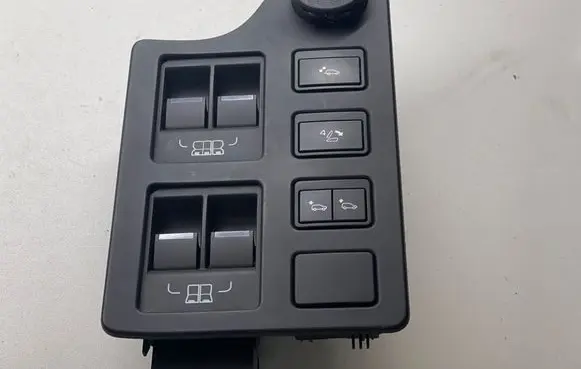 Land Rover Discovery 5 Switch for retractable tow bar HY32-237B66-E