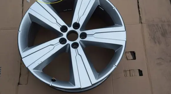 Audi Q7 4M R20 alloy rim 4M0071490