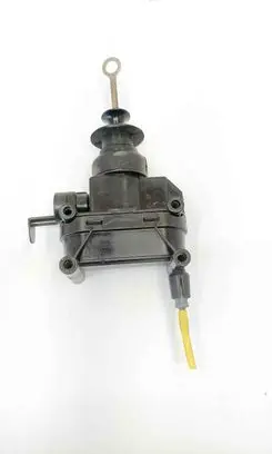 Engine mount vacuum valve