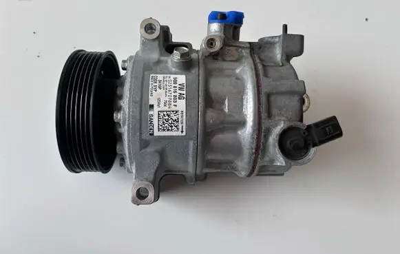 Volkswagen Golf VII Air conditioning (A/C) compressor (pump) 5Q0816803F