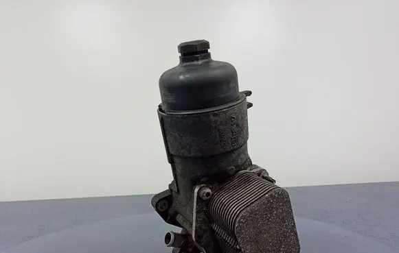 Volvo V50 Oil filter cover 
