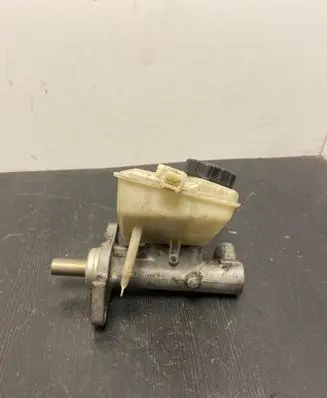 Master brake cylinder