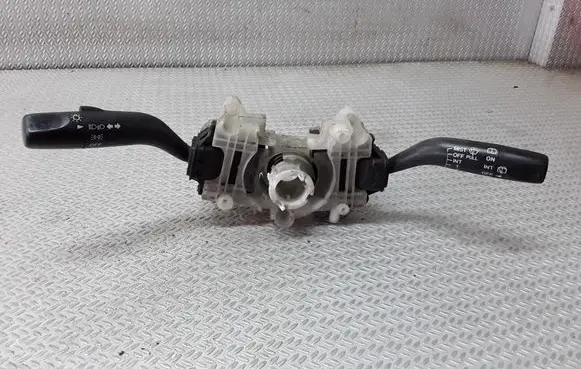Mazda 626 Wiper turn signal indicator stalk/switch 17B366