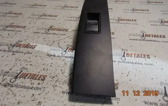 Toyota Avensis T270 Electric window control switch 8481005070