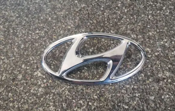Hyundai Santa Fe Manufacturers badge/model letters 