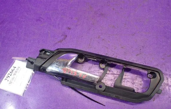 Volkswagen Polo IV 9N3 Front door interior handle 6Q1837173G