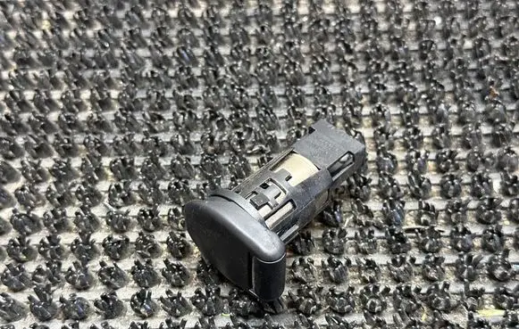 Renault Captur 12 V Socket (front) 