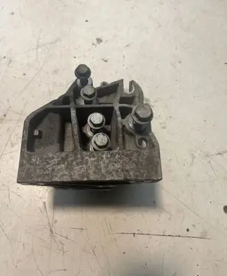 Land Rover Freelander 2 - LR2 Engine mounting bracket 9682877580