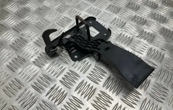 Audi A4 S4 B8 8K Engine bonnet/hood lock/latch loop/hook 8T0823480
