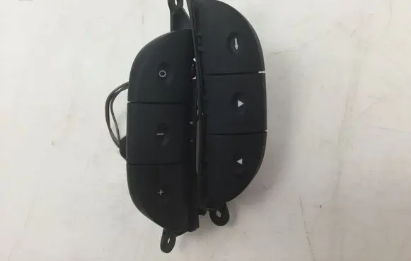Opel Zafira A Steering wheel buttons/switches 90561159