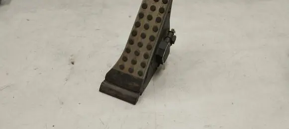 Mercedes-Benz C AMG W205 Accelerator throttle pedal A2043000200