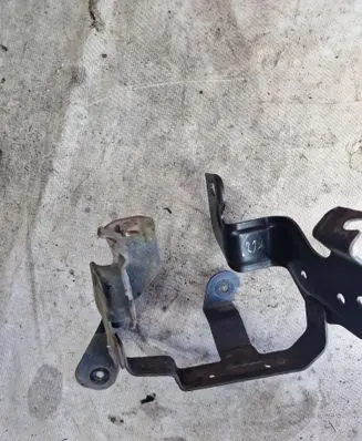 Ford Galaxy Power steering pump mounting bracket 1600085009020 C6S4B 6G913K738AC