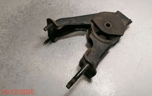 Toyota Corolla Verso E121 Engine mount bracket