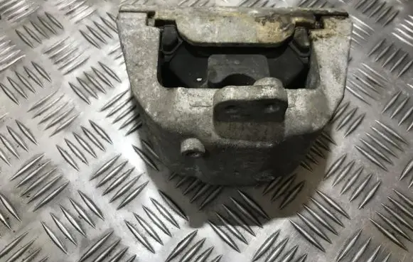 Volkswagen Golf IV Engine mount bracket 1j0199262cl