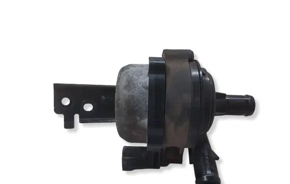 Nissan X-Trail T32 Water pump 215807FV0A