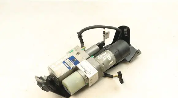 BMW 5 E60 E61 Tailgate hydraulic pump motor 7111867