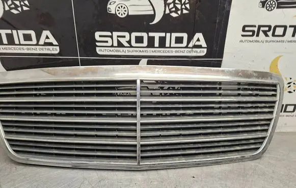 Mercedes-Benz E W210 Front bumper upper radiator grill 2108800583