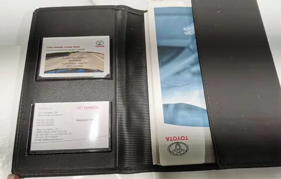 Toyota Corolla Verso AR10 Owners service history hand book 
