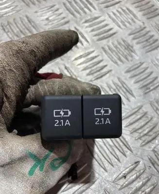 Toyota RAV 4 (XA50) USB socket connector 85532-33020