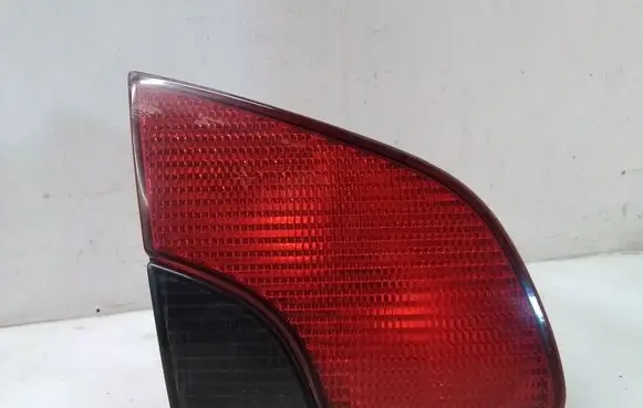 Peugeot 406 Tailgate rear/tail lights
