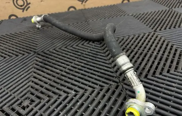 Volvo XC90 Air conditioning (A/C) pipe/hose 31369330
