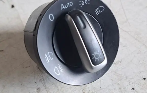 Volkswagen PASSAT B7 Light switch 3C8941431A