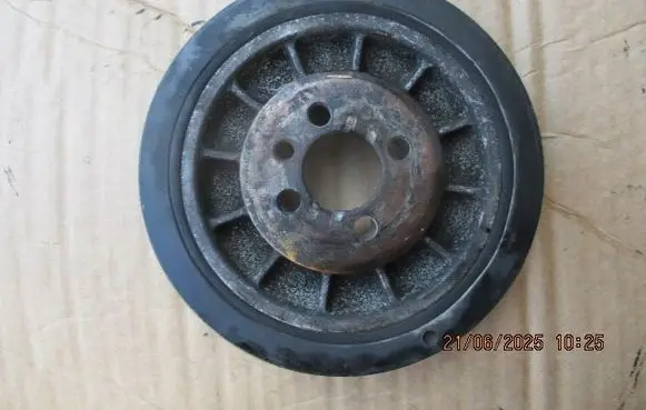 Audi A4 S4 B5 8D Crankshaft pulley 028105243K