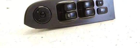 Hyundai Trajet Electric window control switch 621W02250