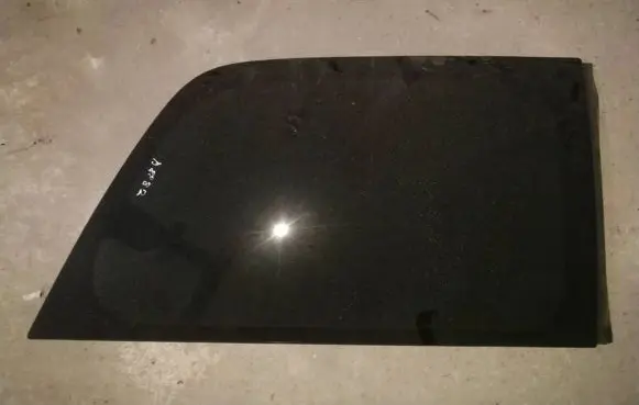 Nissan Quest Rear side window