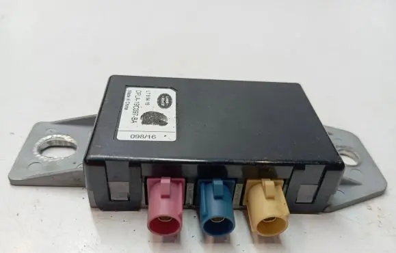Jaguar F-Pace Aerial antenna amplifier DPLA19C097BA