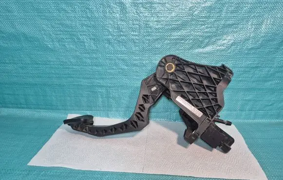 Volkswagen PASSAT B6 Clutch pedal 3C1721059AA 33001263353 3C0721388B
