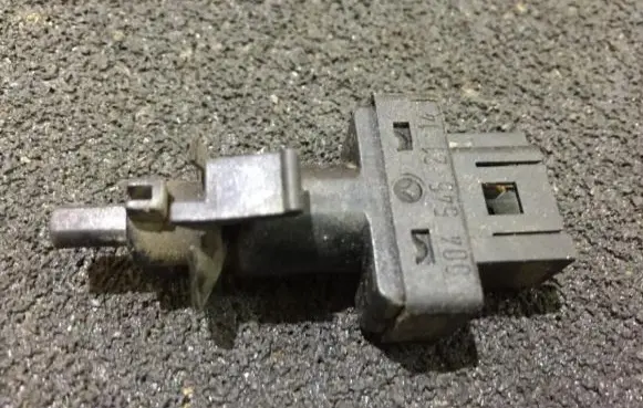 Mercedes-Benz E W211 Brake pedal sensor switch 0045452114