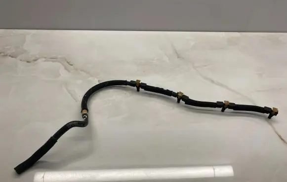 Volkswagen Touran II Fuel return line/hose L52605 S20926A