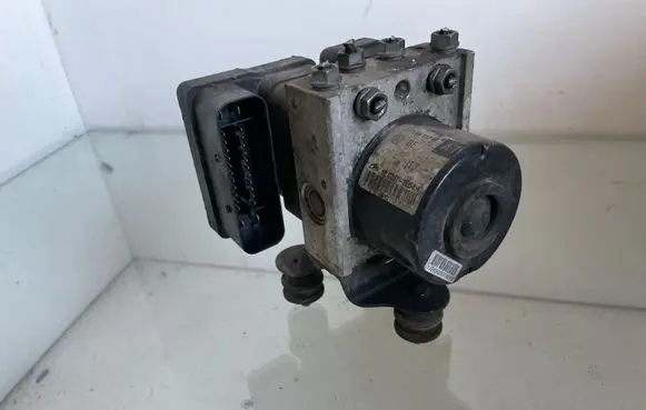 Volkswagen Golf Plus ABS Pump 1K0907379P 00009496E5
