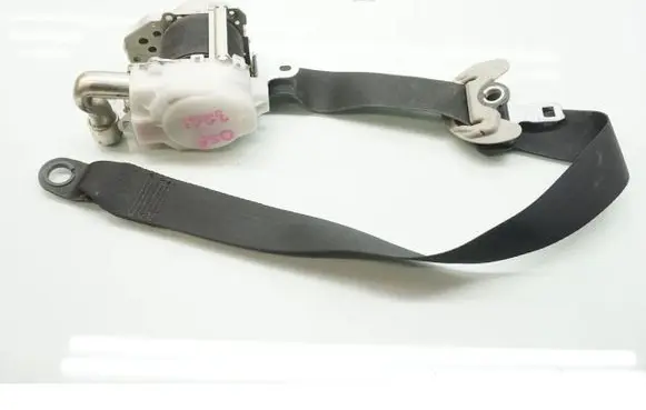 Lexus IS 220D-250-350 Front seatbelt 7M7750-P